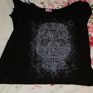 Black tshirt with pink and grey design